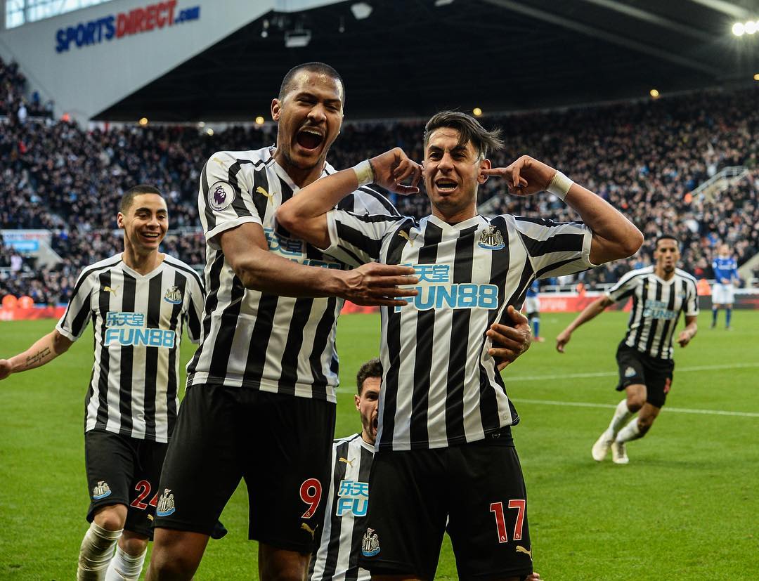 包含中东球队全队精神抖擞获得胜利的词条