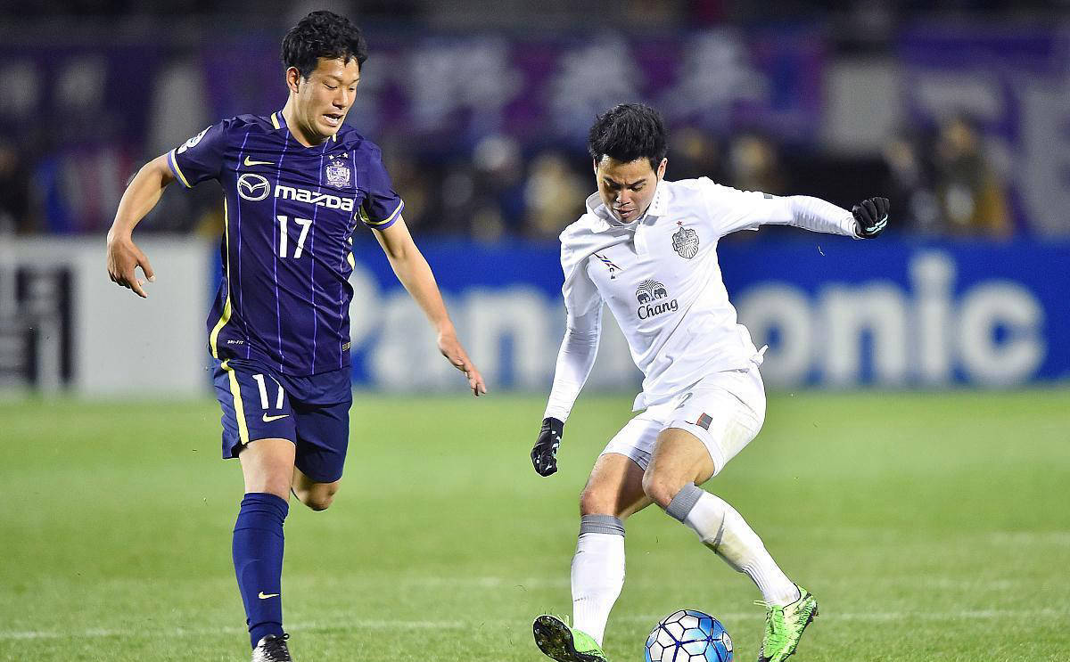 关于甲府风林进行着惊险比赛，终取胜利的信息