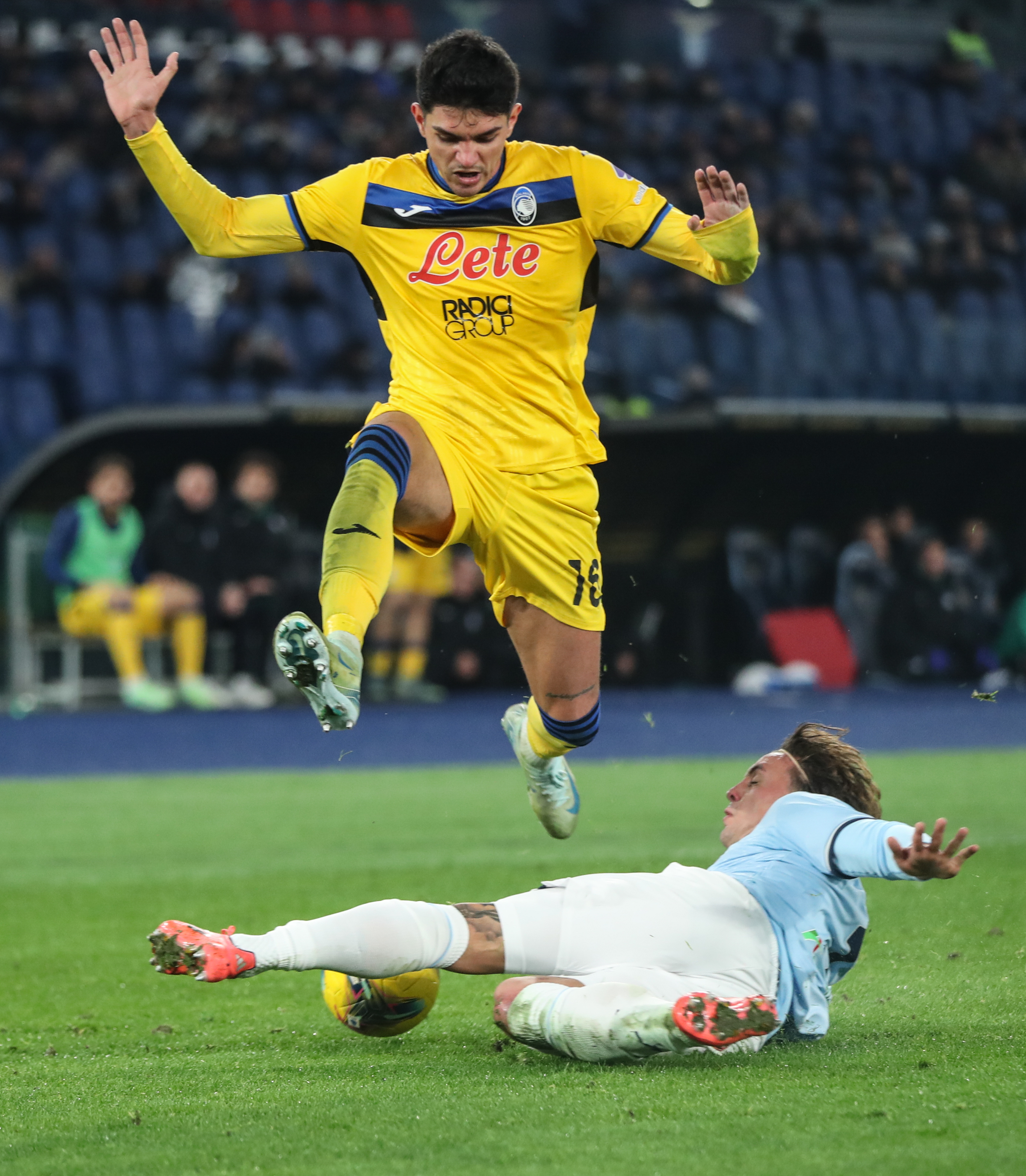 拉齐奥全力取胜,卡利亚里迎战对手 拉齐奥全力取胜,卡利亚里迎战对手