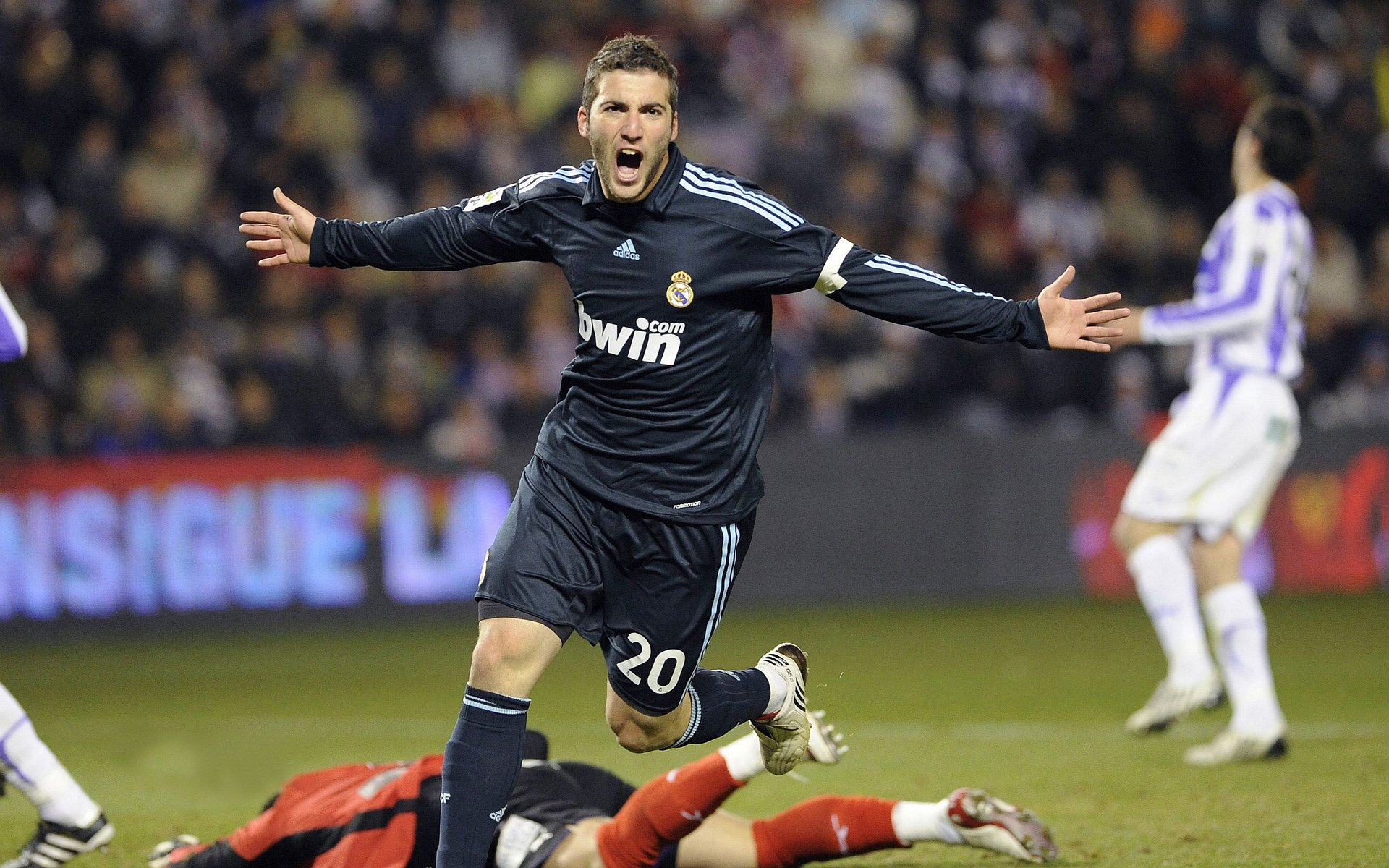 英超争冠之夜，范戴克存在感拉满